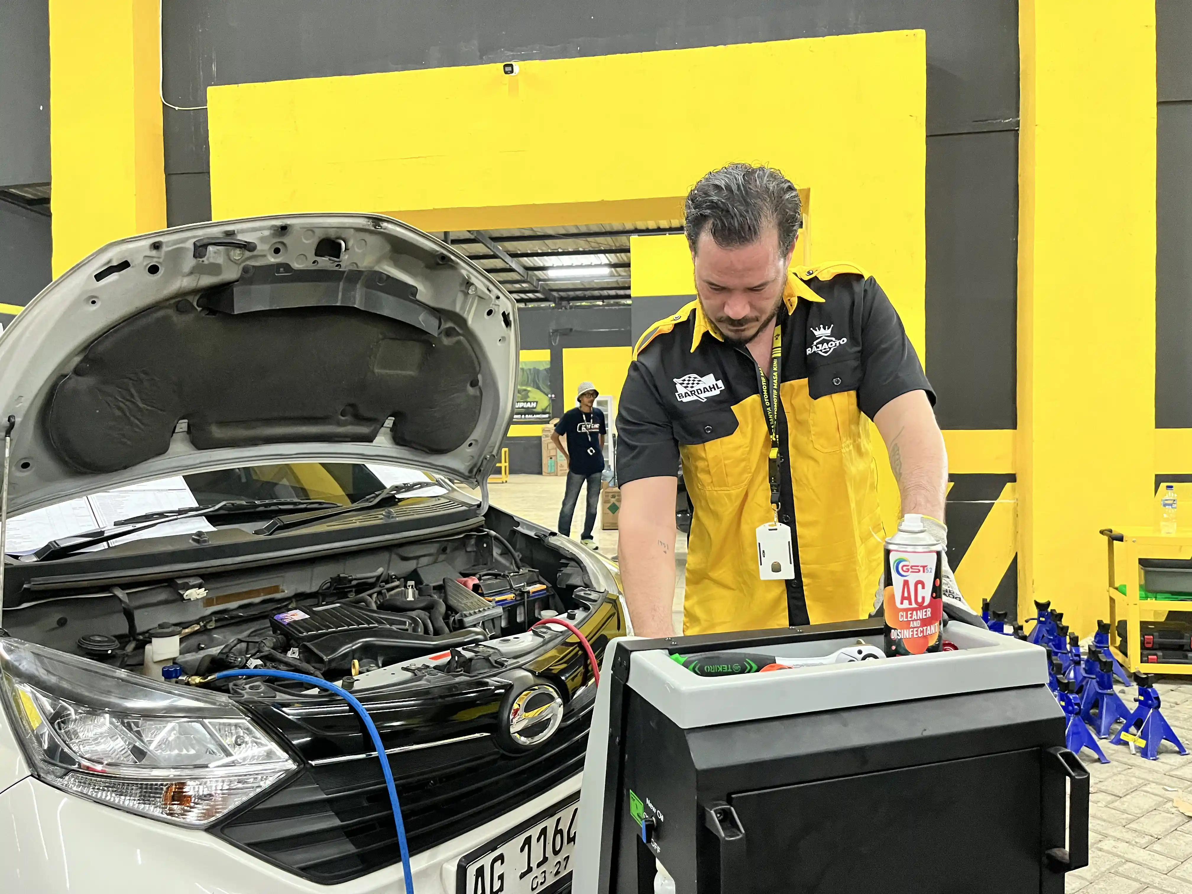 Service AC Mobil - Zack Lee