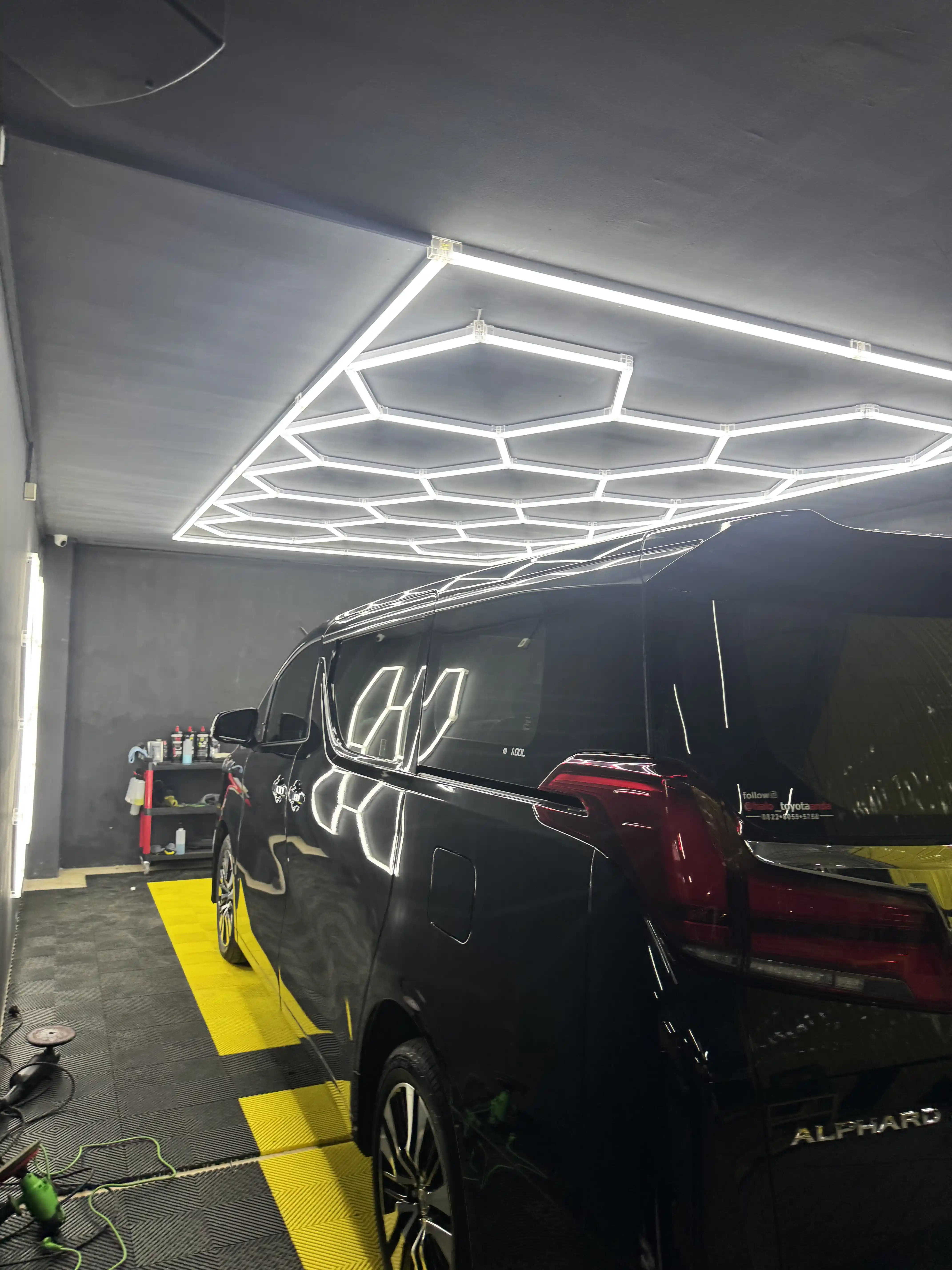 Detailing Toyota Alphard di Ruang Hexagon