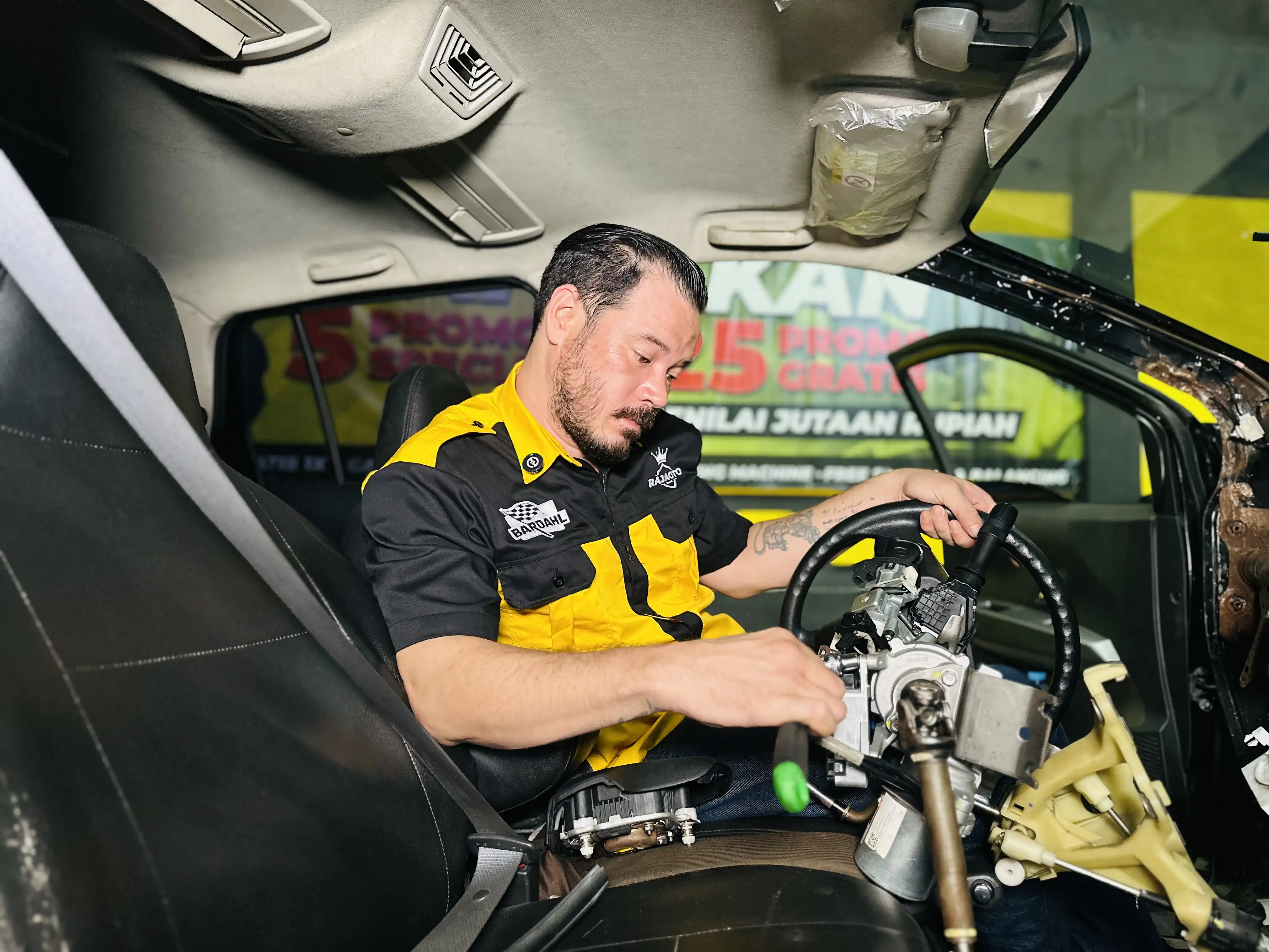 Pemasangan Komponen Steering Mobil